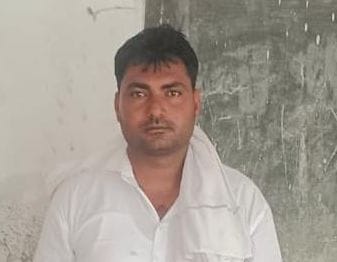 10जेएनडी34, 35: सरपंच पद के लिए चाबरी गांव में मत डालने के लिए लगी मतदाताओं की लाइन। स्रोत : ग् 10जेएनडी34, 35: सरपंच पद के लिए चाबरी गांव में मत डालने के लिए लगी मतदाताओं की लाइन। स्रोत : ग्