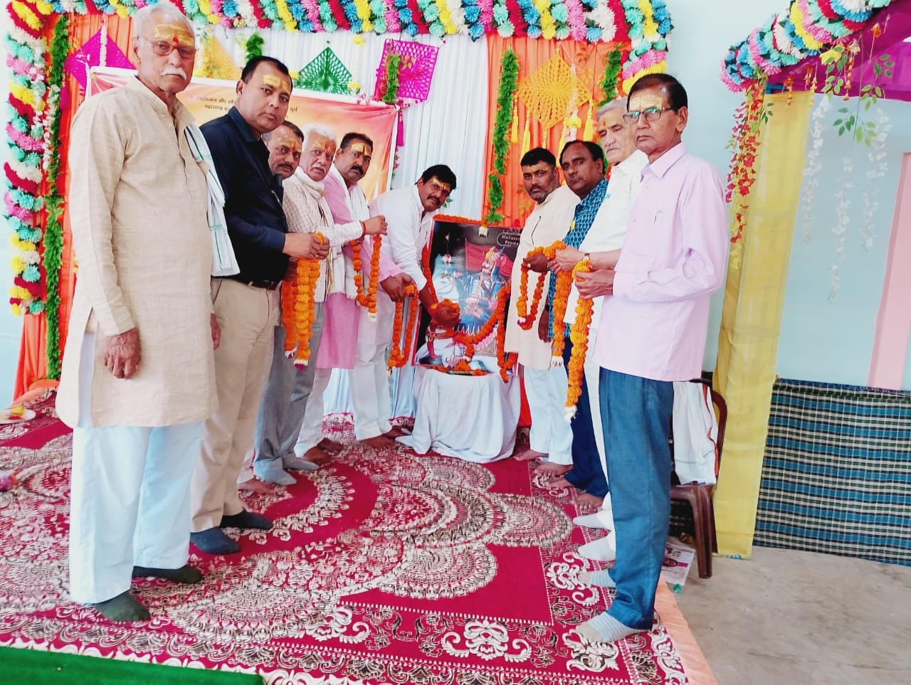 फोटो-34-बिधूना में निकली शोभायात्रा में शामिल लोग।संवाद फोटो-34-बिधूना में निकली शोभायात्रा में शामिल लोग।संवाद