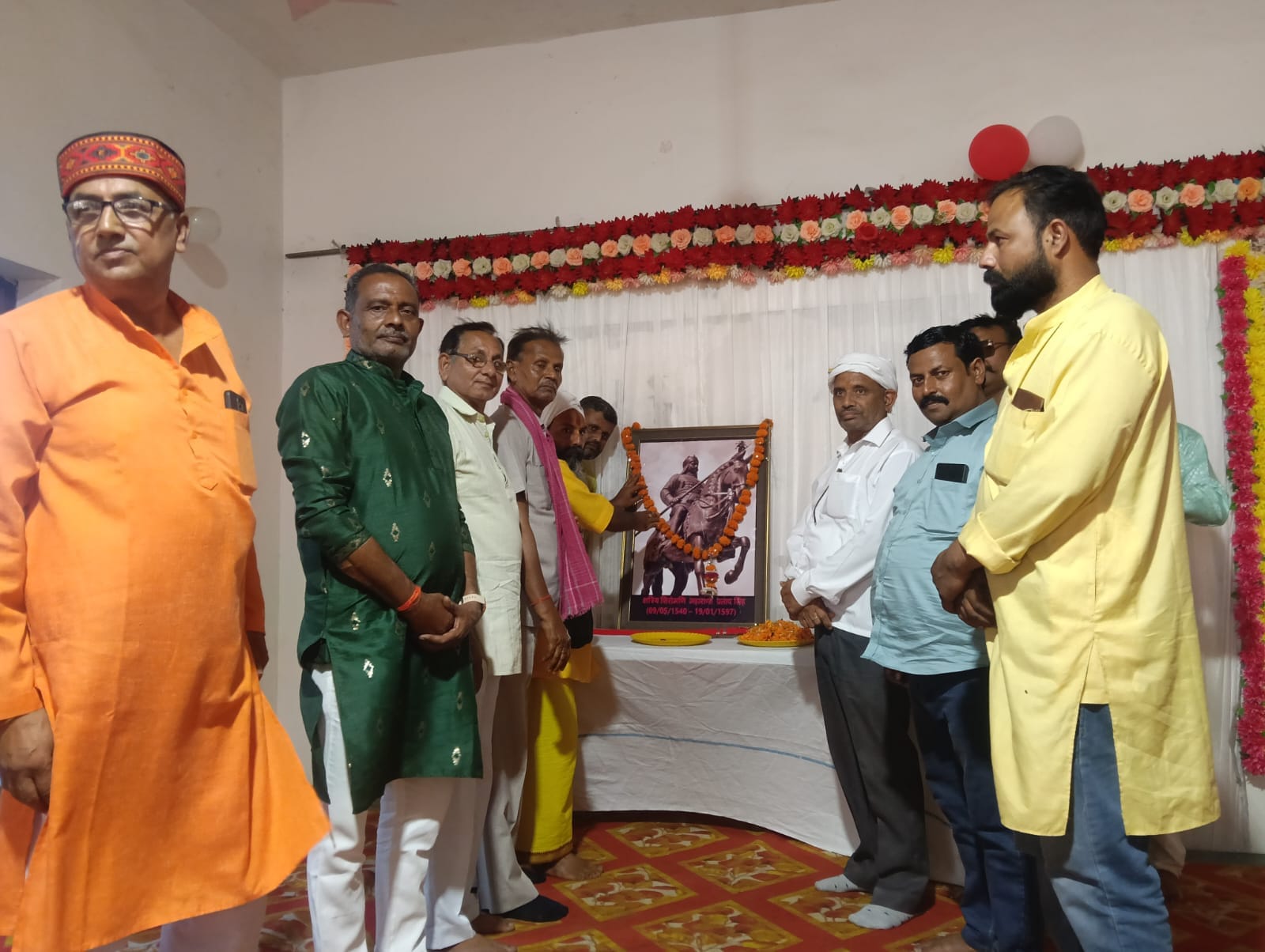 फोटो-34-बिधूना में निकली शोभायात्रा में शामिल लोग।संवाद फोटो-34-बिधूना में निकली शोभायात्रा में शामिल लोग।संवाद