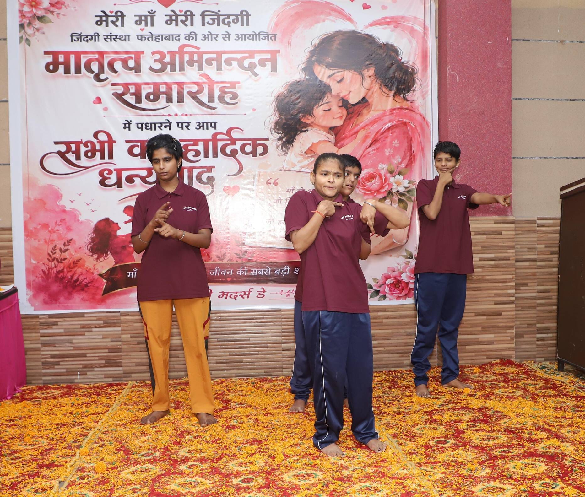 फतेहाबाद। जिदंगी संस्था के मातृत्व अभिनंदन समारोह में बड़ी संख्या में पहुंची महिलाएं व अतिथिगण।