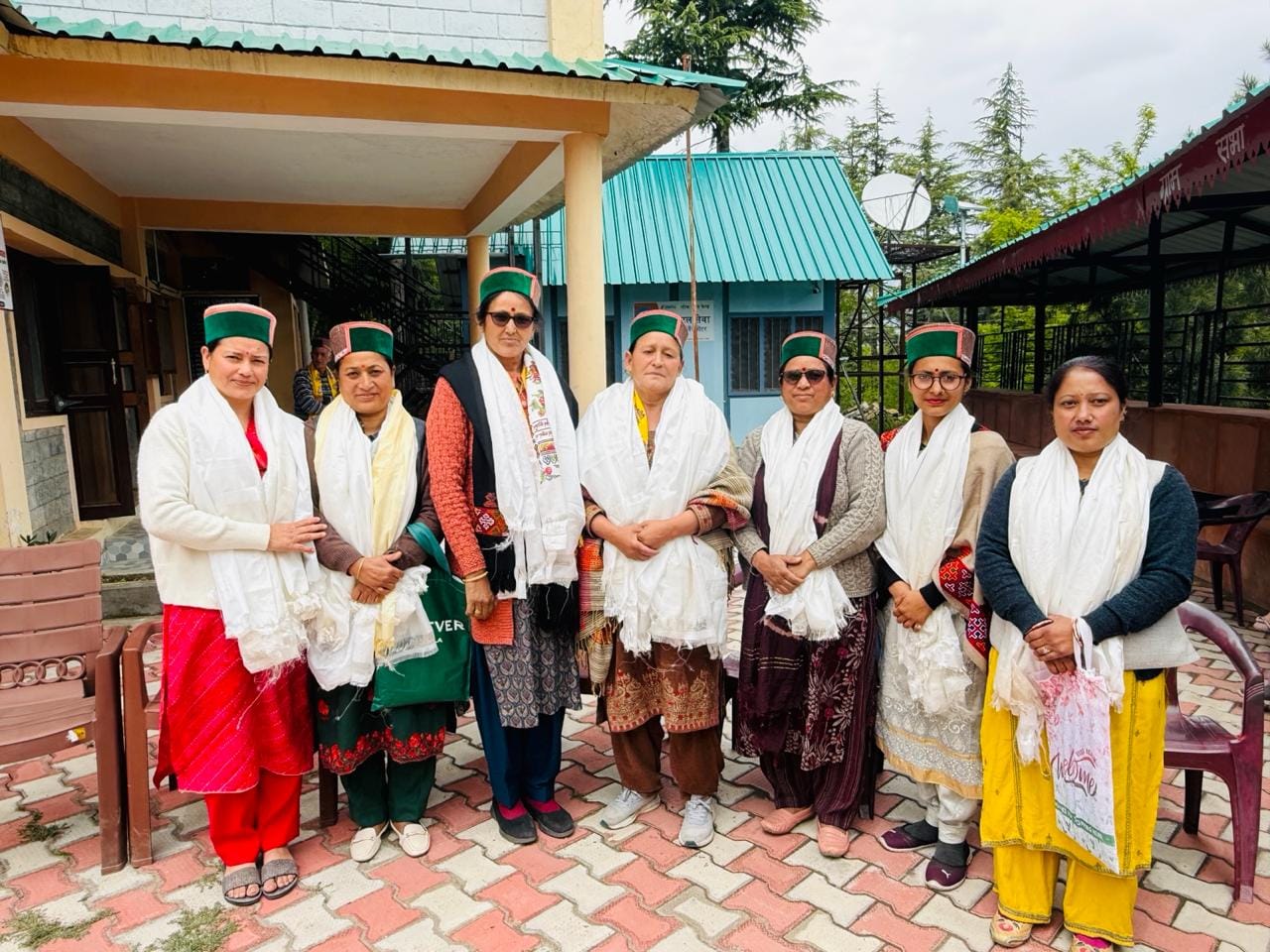 किन्नौर की दुनी पंचायत में निर्विरोध चुनी प्रधान, उप प्रधान और वार्ड सदस्य। संवाद किन्नौर की दुनी पंचायत में निर्विरोध चुनी प्रधान, उप प्रधान और वार्ड सदस्य। संवाद