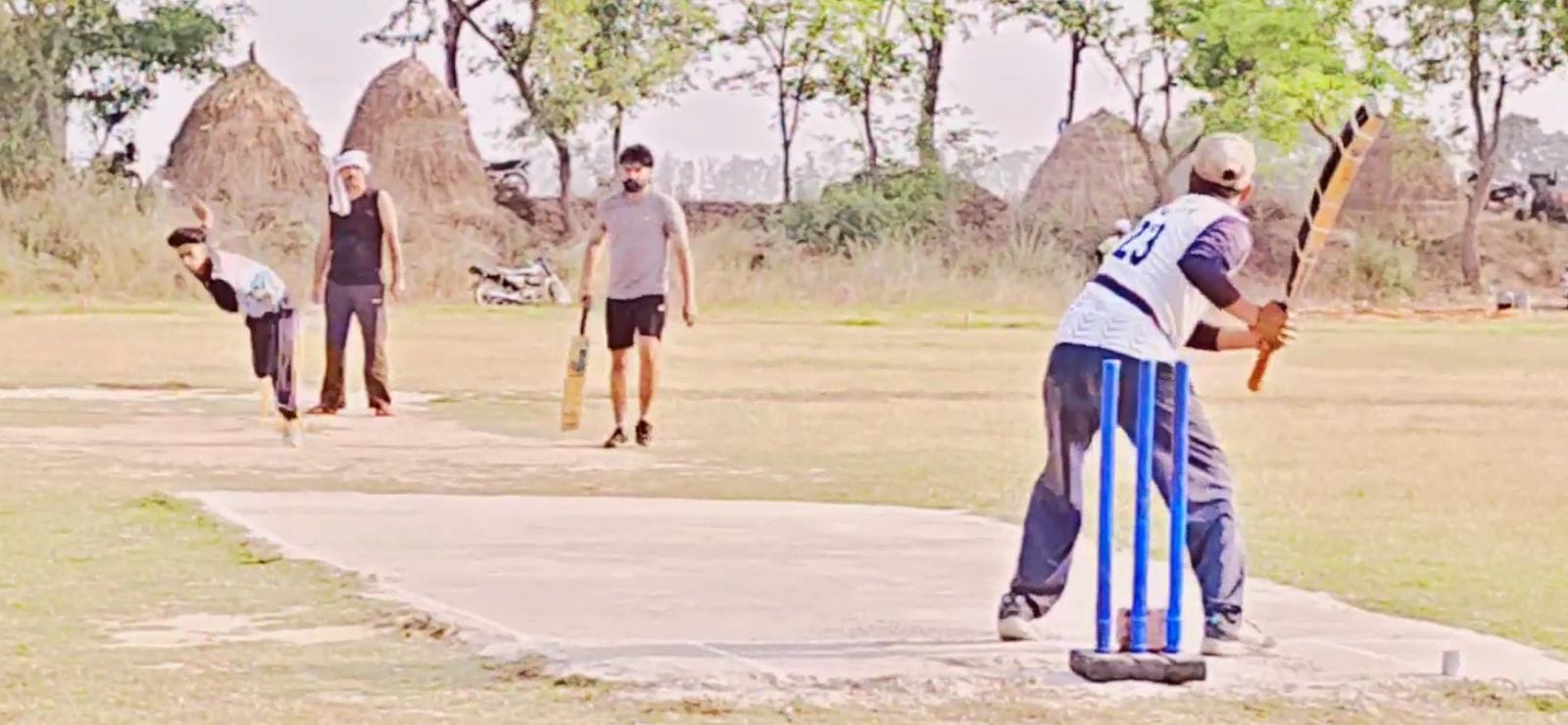 कुरुक्षेत्र। शाहाबाद में चल रही प्रतियोगिता के दौरान शॉट लगाता खिलाड़ी। स्वयं