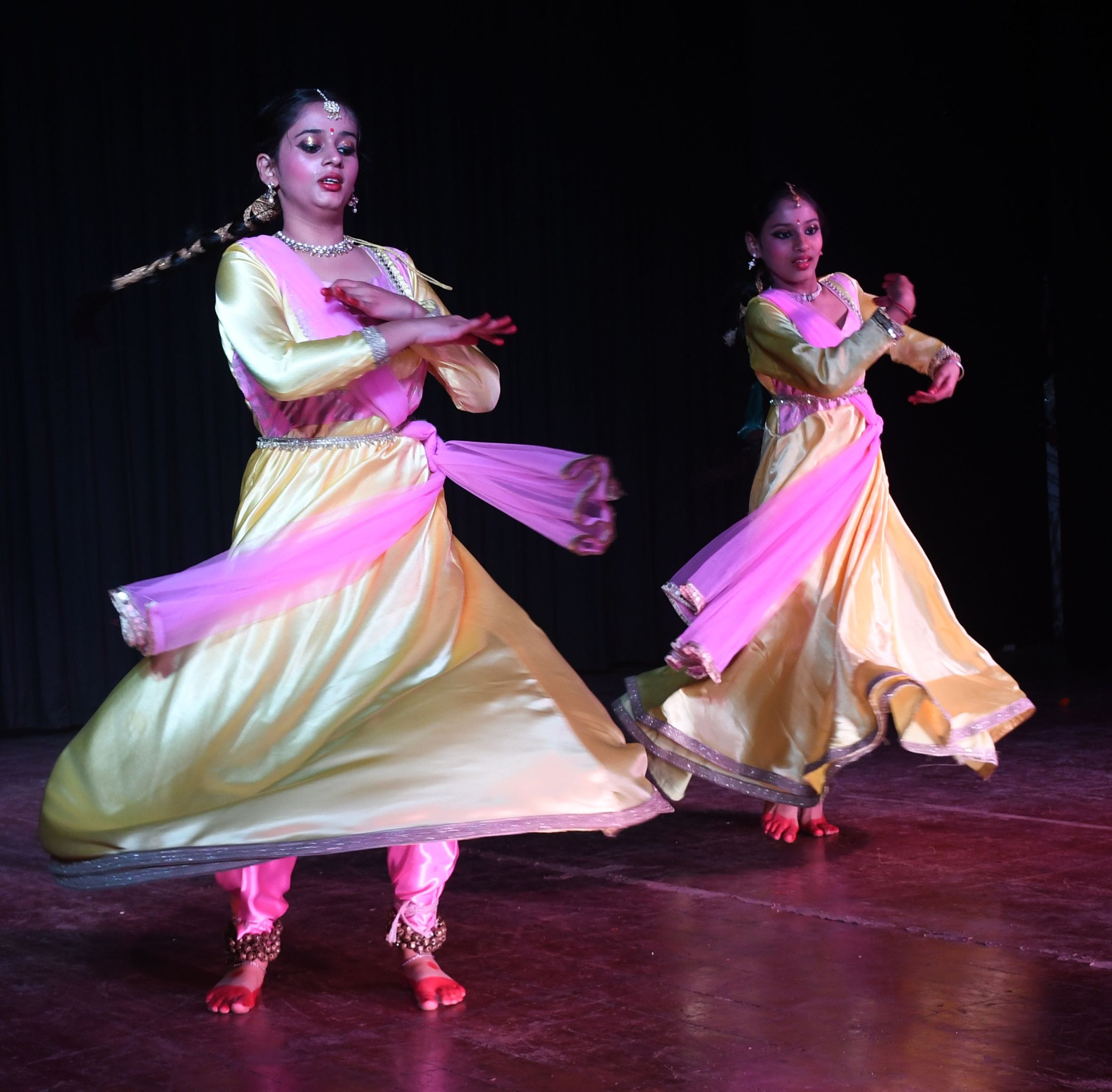 कैसरबाग स्थित राय उमानाथ बली में नृत्य  फ्रोलिक डांस एकेडमी की ओर से आयोजित कला यात्रा सीजन-3 स