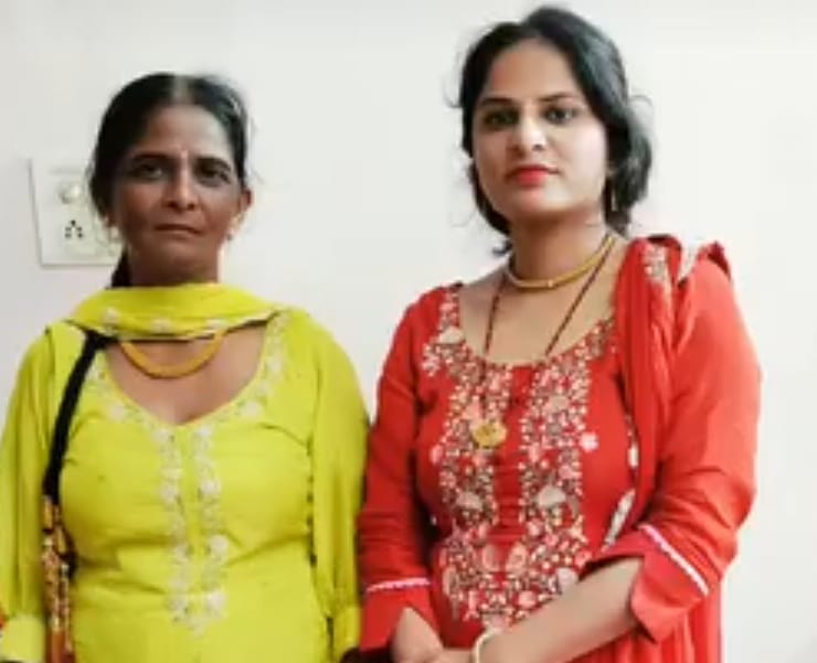 मां के साथ नितिन। स्वयं