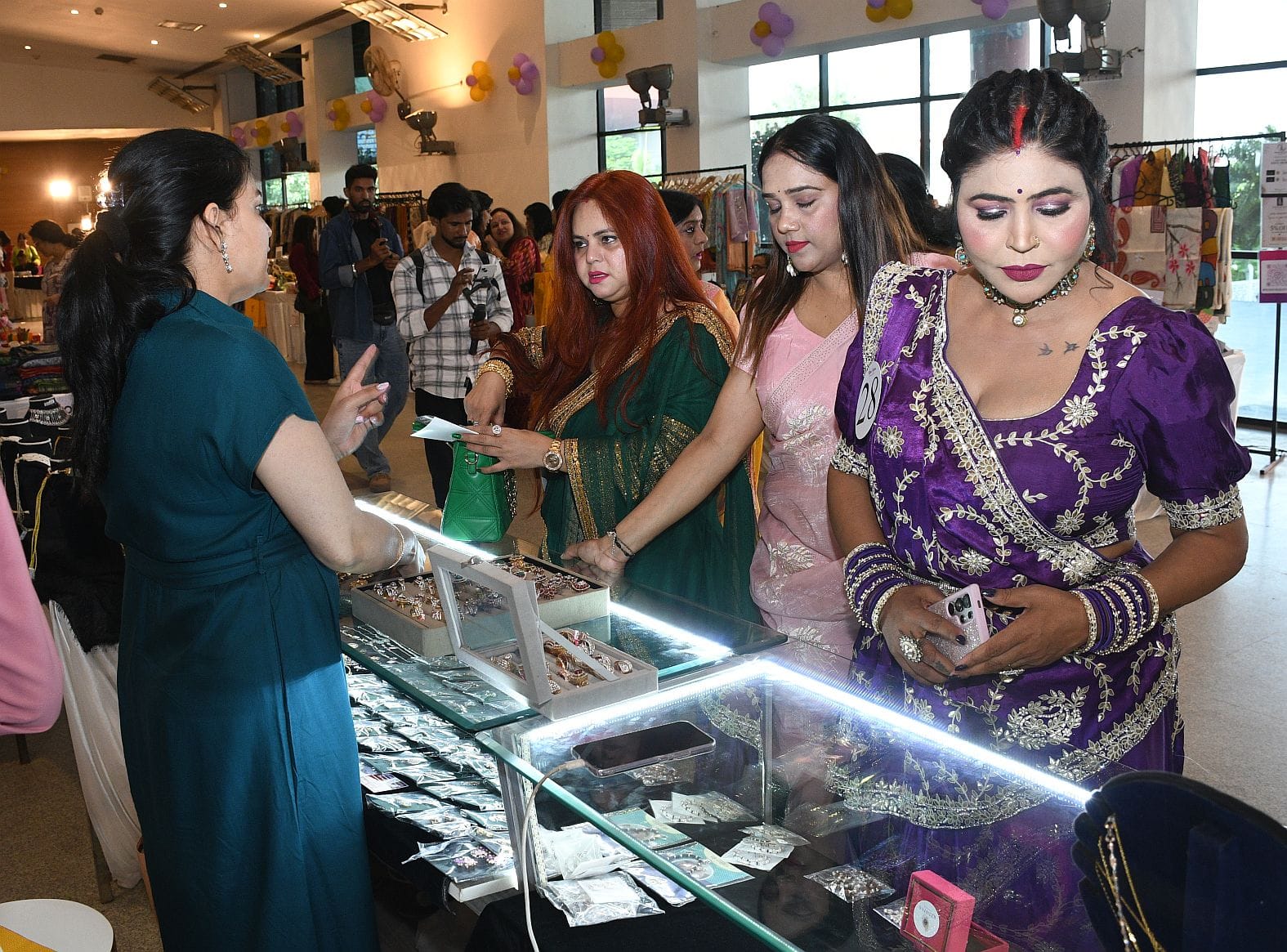 मातृ दिवस के उपलक्ष्य में शहर में विभिन्न स्थानों पर हुए आयोजन। मातृ दिवस के उपलक्ष्य में शहर में विभिन्न स्थानों पर हुए आयोजन।