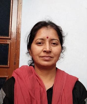 नाहन में खंबों में उलझी तारों के जाल। संवाद