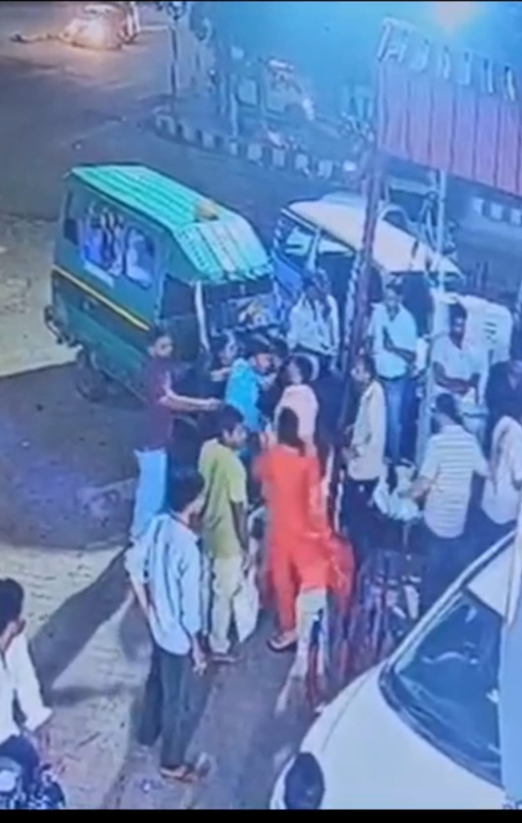सीएनजी पंप पर हुई घटना की सीसीटीवी फुटेज।