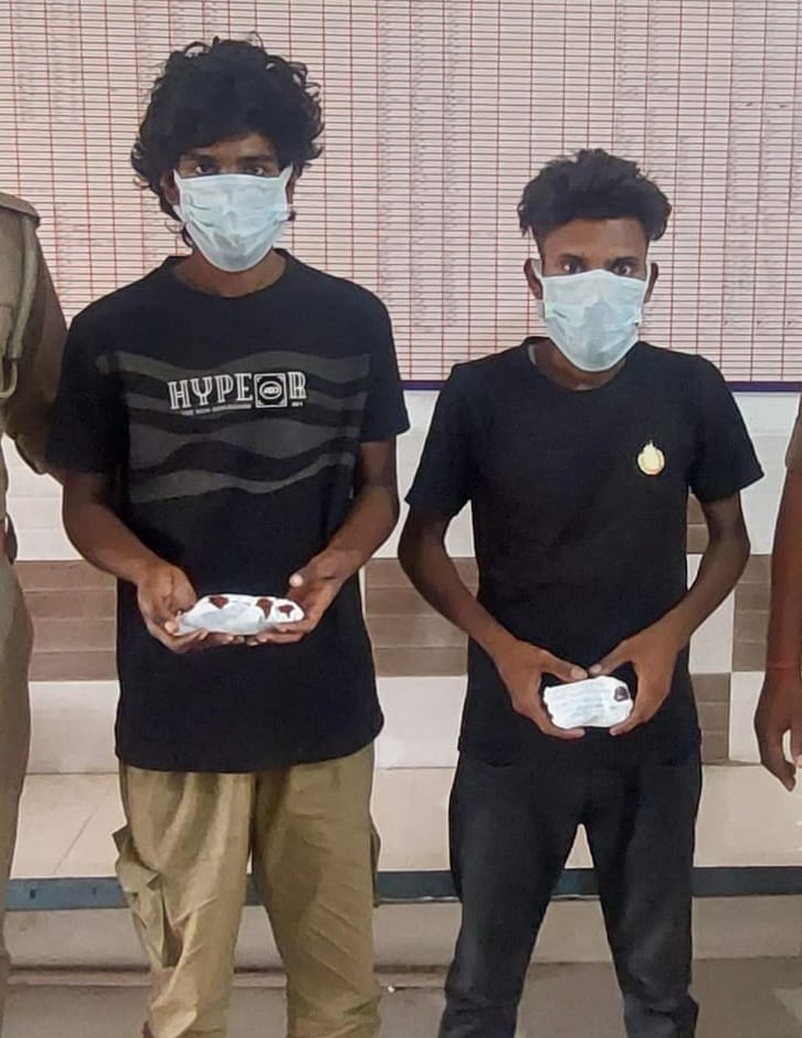 शामली कोतवालाी में चरस के साथ गिरफ्तार आरोपी। स्रोत पुलिस विभाग शामली कोतवालाी में चरस के साथ गिरफ्तार आरोपी। स्रोत पुलिस विभाग