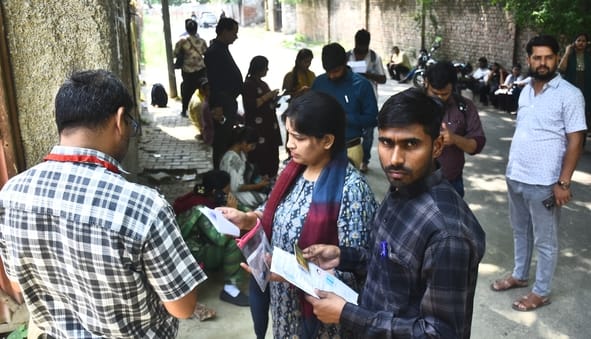 उत्तर प्रदेश शिक्षा सेवा चयन आयोग की ओर से शनिवार से 29 केंद्रों पर दो दिवसीय पोस्ट ग्रेजुएट टी