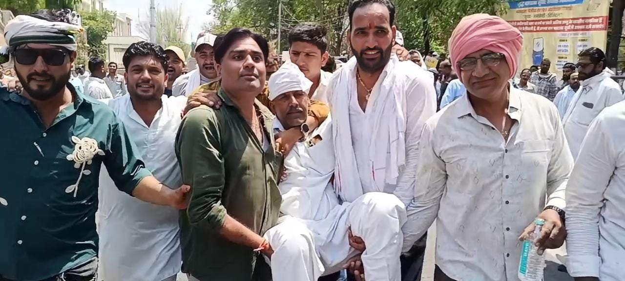 ऐसे चलाई लाठियां ऐसे चलाई लाठियां
