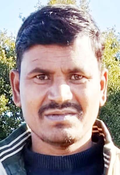 बड़ागांव में अवनीश कुमार की मौत पर रोती मां सुनीता और अन्य परिजन। संवाद बड़ागांव में अवनीश कुमार की मौत पर रोती मां सुनीता और अन्य परिजन। संवाद