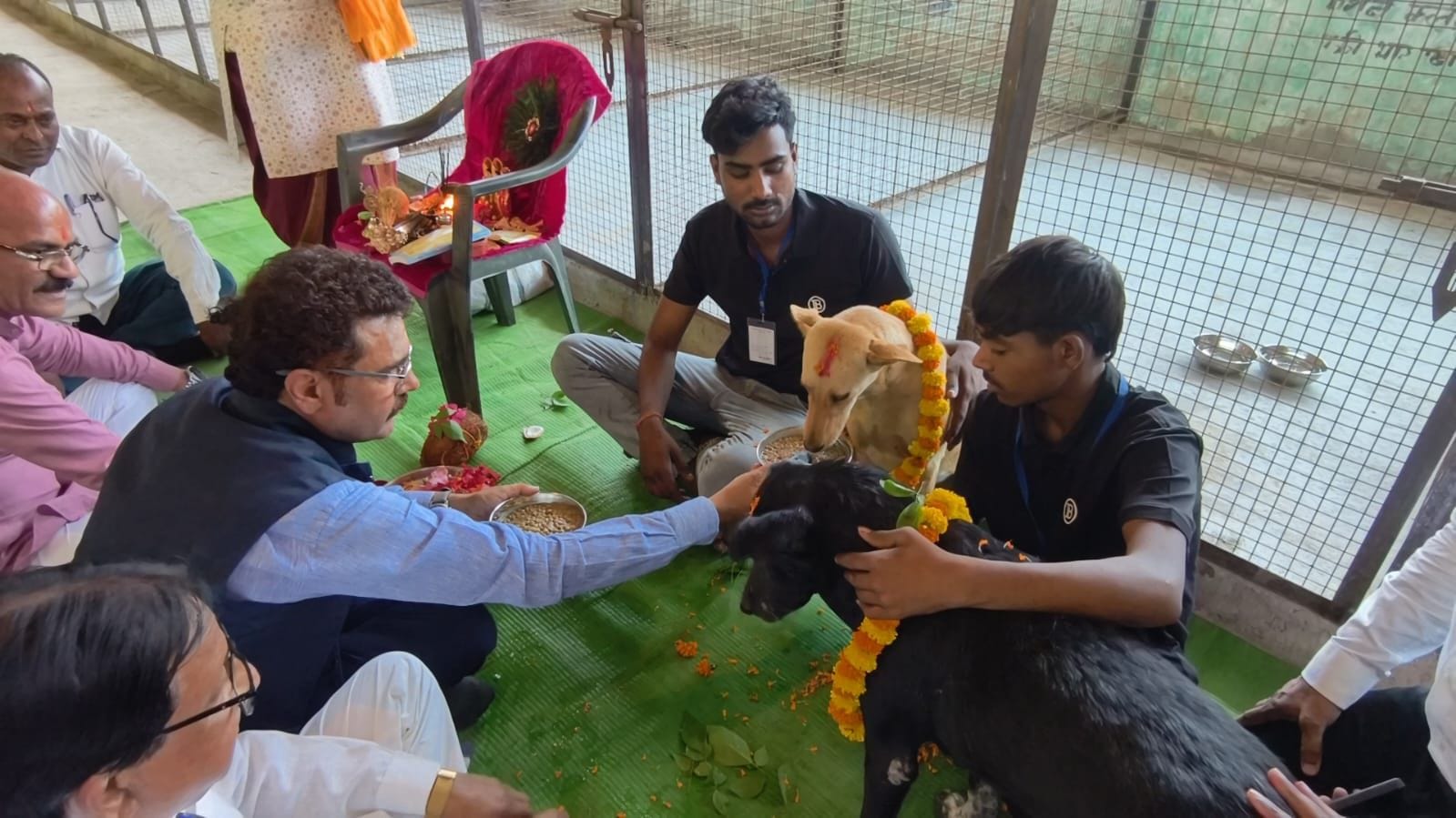कार्यक्रम की शुरुआत करते महापौर