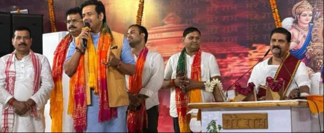 पैड़ीबरा में कथा में लाेगों को संबोधित करते गोरखपुर सांसद व अभिनेता रविकिशन व मौजूद श्रद्धालु पैड़ीबरा में कथा में लाेगों को संबोधित करते गोरखपुर सांसद व अभिनेता रविकिशन व मौजूद श्रद्धालु