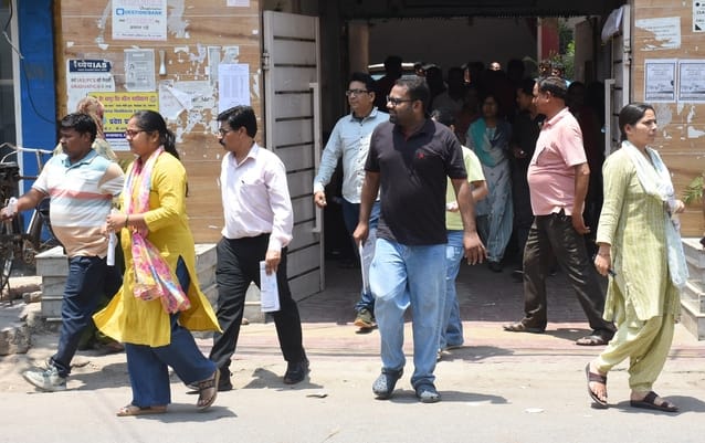 राजधानी के 29 केंद्रों पर पोस्ट ग्रेजुएट टीचर (पीजीटी) की परीक्षा दो पालियों में आयोजित की गई। 