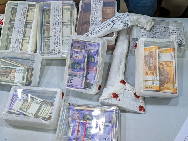 एटीएम वैन लूट के मामले में गिरफ्तार आरोपी। संवाद
