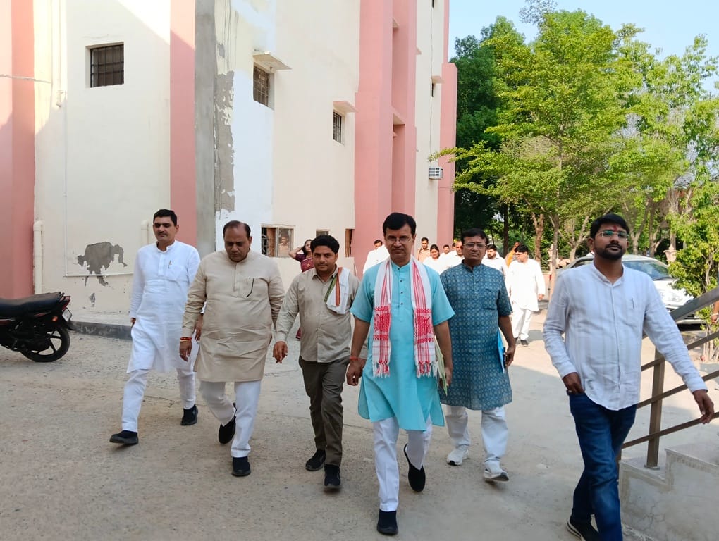 फोटो 1: गांव पाली डूंगरा स्थित केएम विश्वविद्यालय में दो दिवसीय जिला प्रशिक्षण शिविर की तैयारिय फोटो 1: गांव पाली डूंगरा स्थित केएम विश्वविद्यालय में दो दिवसीय जिला प्रशिक्षण शिविर की तैयारिय