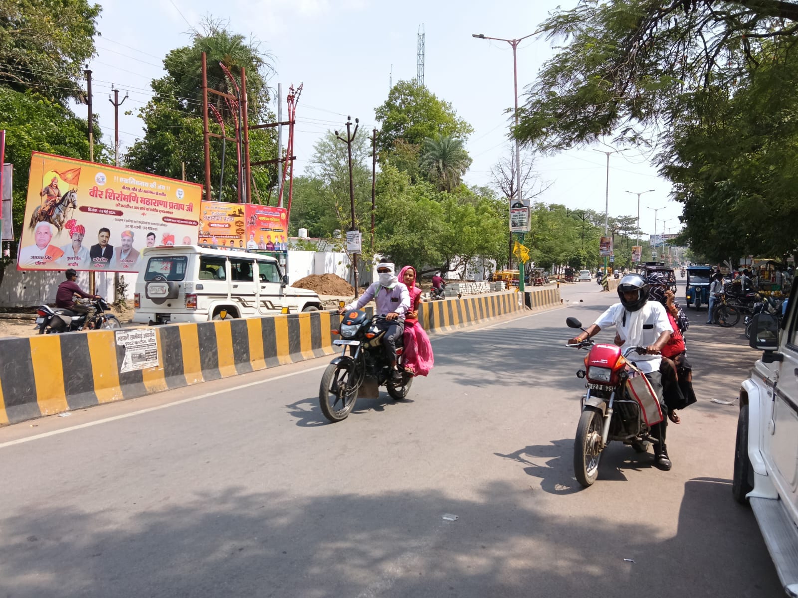 फोटो - 21 दोपहर दो बजे महाराणा प्रताप चौक पर पसरा सन्नाटा। संवाद