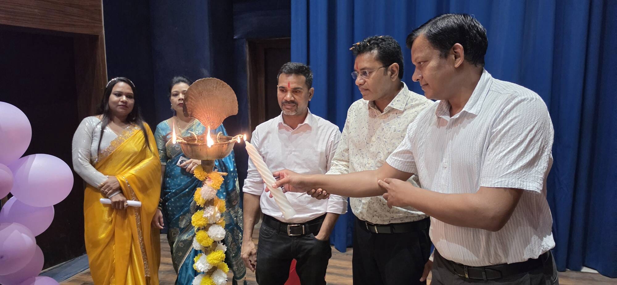 केक काटकर मनाया गया नर्स डे
