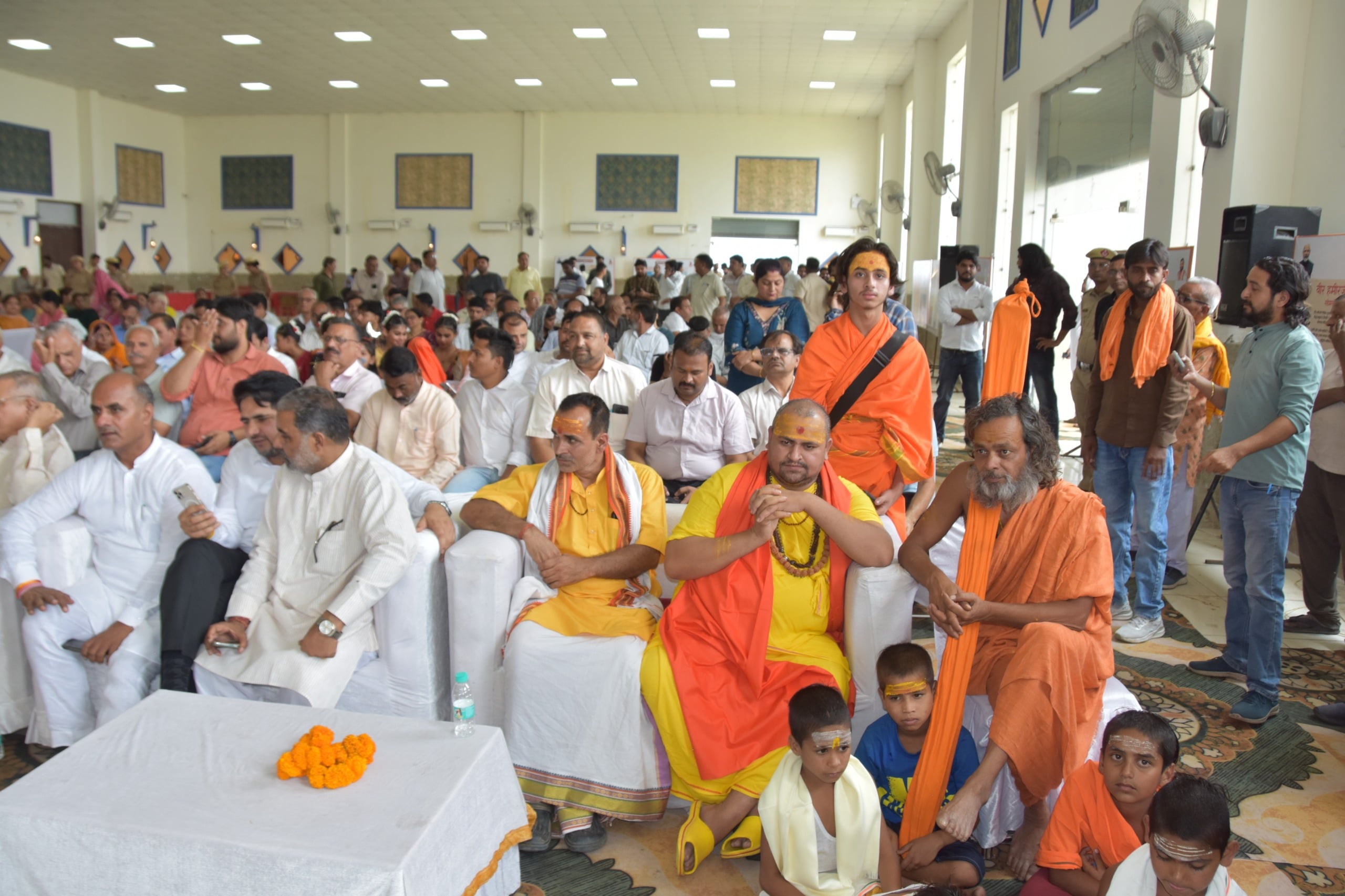 कार्यक्रम के दौरान प्रस्तुति देते बच्चे। डीआईपीआरओ कार्यक्रम के दौरान प्रस्तुति देते बच्चे। डीआईपीआरओ