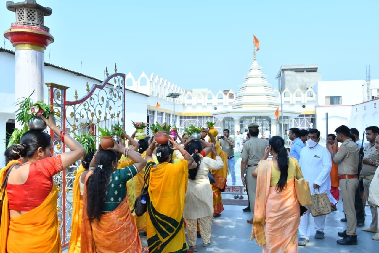 सोमनाथ स्वाभिमान पर्व पर पूजा-पाठ करती महिलाएं। स्रोत- सूचना विभाग सोमनाथ स्वाभिमान पर्व पर पूजा-पाठ करती महिलाएं। स्रोत- सूचना विभाग