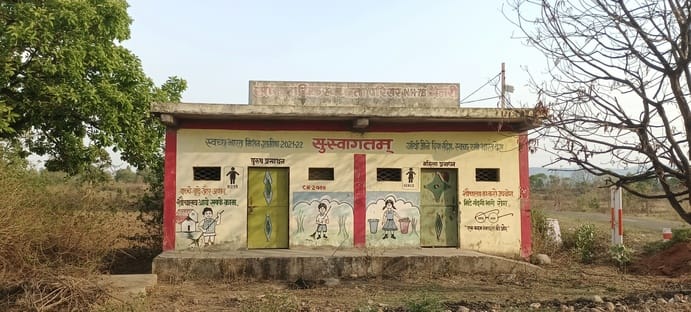 12 करोड़ 91 लाख के सामुदायिक शौचालय बने शोपीस, कहीं टंकी-नल चोरी तो कहीं कब्जे में भवन 12 करोड़ 91 लाख के सामुदायिक शौचालय बने शोपीस, कहीं टंकी-नल चोरी तो कहीं कब्जे में भवन