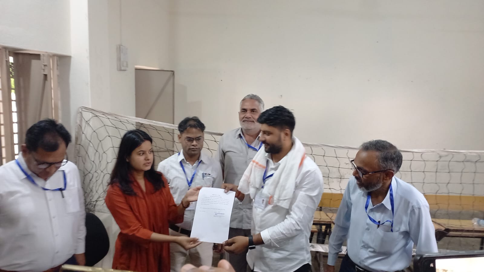13jjrp22- नगर परिषद के वार्ड नंबर-13 के उप चुनाव में जीत के बाद अपने समर्थकों के साथ विजयी चिन् 13jjrp22- नगर परिषद के वार्ड नंबर-13 के उप चुनाव में जीत के बाद अपने समर्थकों के साथ विजयी चिन्