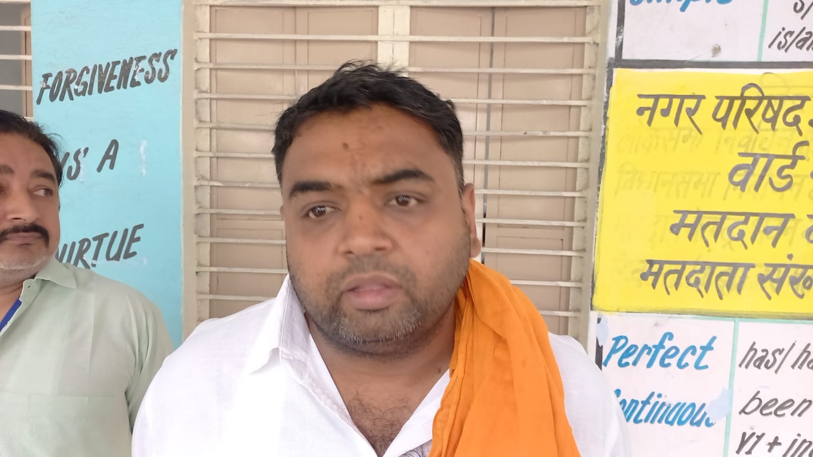 13jjrp22- नगर परिषद के वार्ड नंबर-13 के उप चुनाव में जीत के बाद अपने समर्थकों के साथ विजयी चिन् 13jjrp22- नगर परिषद के वार्ड नंबर-13 के उप चुनाव में जीत के बाद अपने समर्थकों के साथ विजयी चिन्