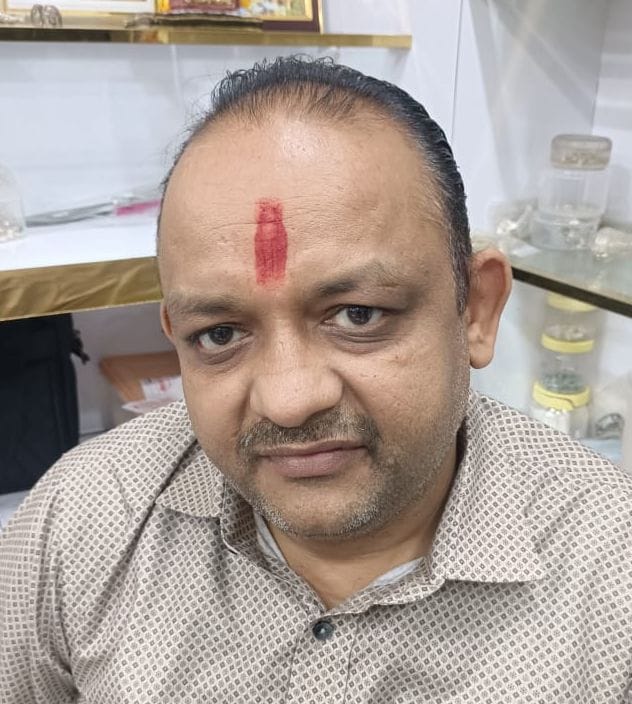 17-स्वर्ण कारोबार बाजार में ग्राहकों का इंतजार करते ज्वैलर्स। संवाद 17-स्वर्ण कारोबार बाजार में ग्राहकों का इंतजार करते ज्वैलर्स। संवाद