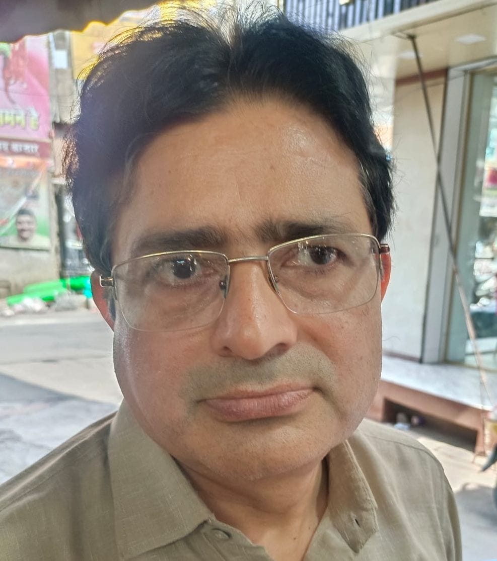 17-स्वर्ण कारोबार बाजार में ग्राहकों का इंतजार करते ज्वैलर्स। संवाद 17-स्वर्ण कारोबार बाजार में ग्राहकों का इंतजार करते ज्वैलर्स। संवाद