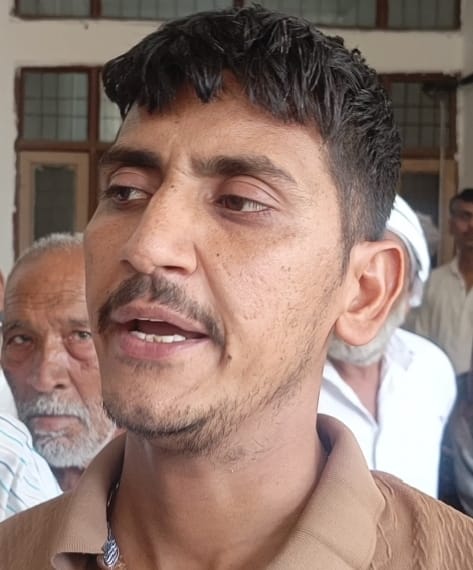 22-हत्या आरोपी राहुल के परिजन लघुसचिवालय एएसपी से मिलने आए हुए। 22-हत्या आरोपी राहुल के परिजन लघुसचिवालय एएसपी से मिलने आए हुए।
