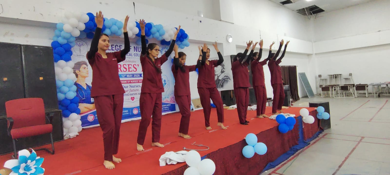 अंतरराष्ट्रीय नर्स दिवस पर बिल्सी सीएचसी पर हुए कार्यक्रम में हिस्सा लेती नर्स। संवाद
