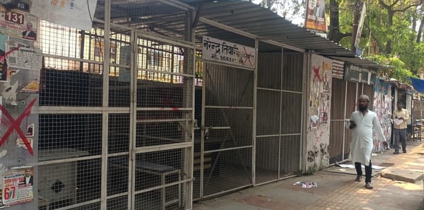 अवैध चैंबरों पर लगे लाल निशान। अवैध चैंबरों पर लगे लाल निशान।