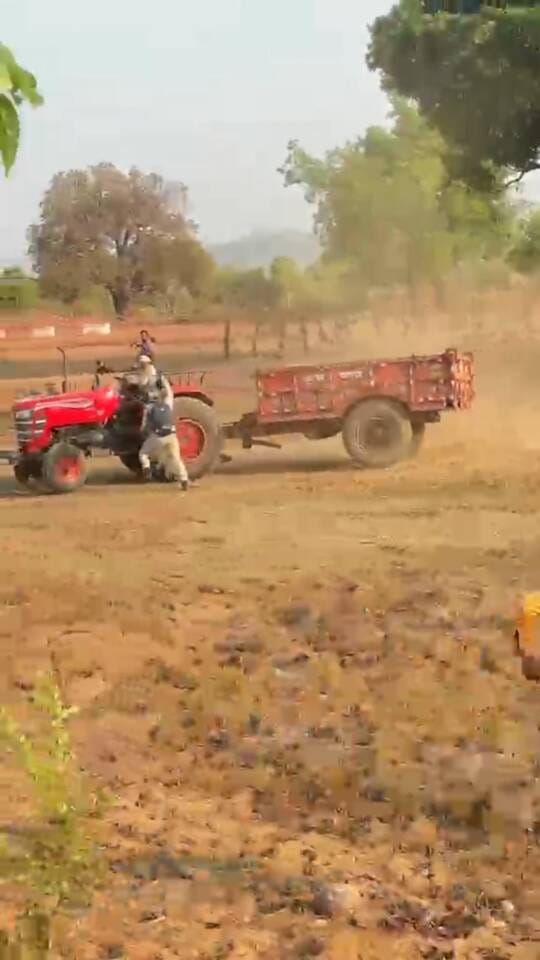 अवैध रेत कारोबारियों का बढ़ा दुस्साहस, कार्रवाई करने पहुंची फॉरेस्ट टीम का किया घेराव