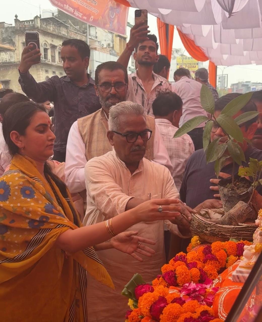 भंडारों में दिखी समरसता। भंडारों में दिखी समरसता।
