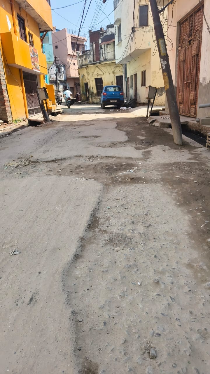 बिल्सी नगर में लगा जाम। संवाद बिल्सी नगर में लगा जाम। संवाद