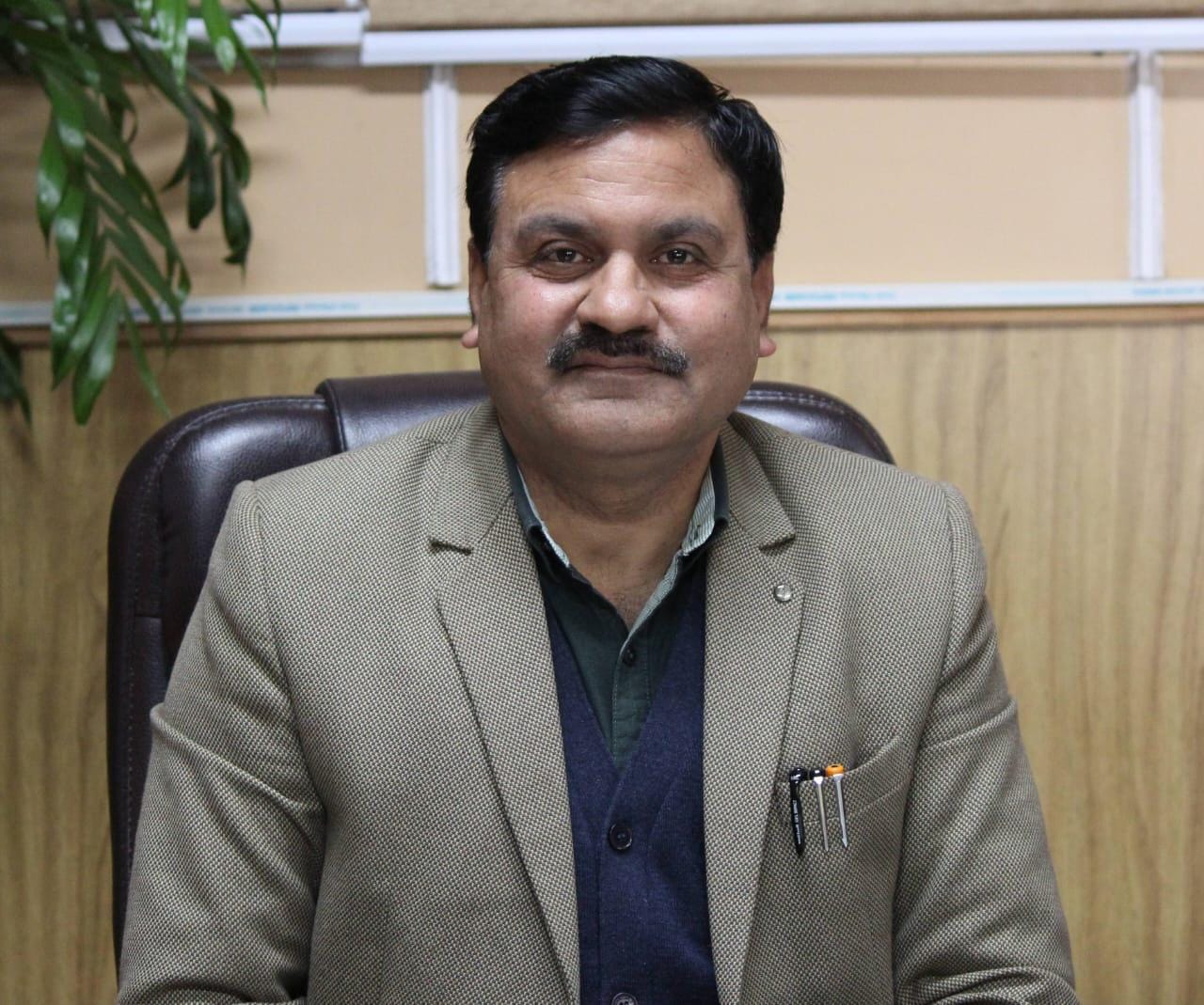 डॉ. नवनीत शर्मा, डायरेक्टर, चाणक्य द गुरु