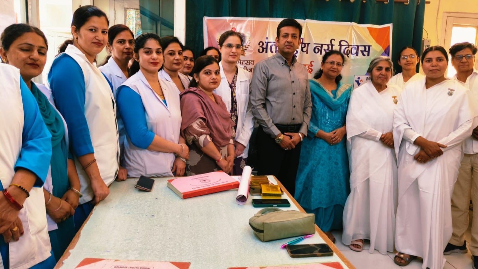 कुरुक्षेत्र। सेक्टर-4 स्थित श्रीकृष्ण आयुष यूनिवर्सिटी में कार्यक्रम के तहत एकजुट नर्स। स्वयं कुरुक्षेत्र। सेक्टर-4 स्थित श्रीकृष्ण आयुष यूनिवर्सिटी में कार्यक्रम के तहत एकजुट नर्स। स्वयं