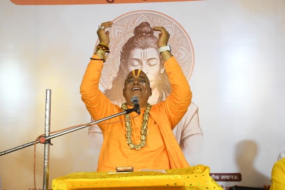 मंदिरों से लेकर भंडारों तक उमड़ा भक्तिभाव