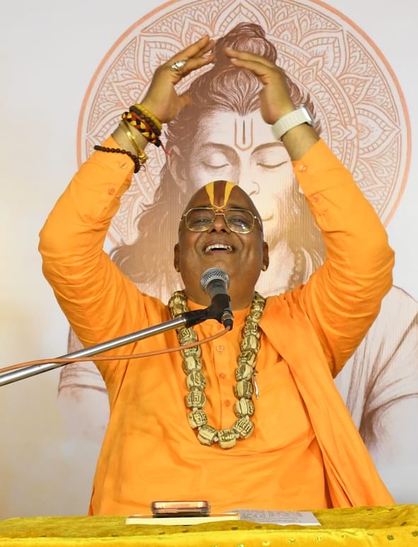 मंदिरों से लेकर भंडारों तक उमड़ा भक्तिभाव
