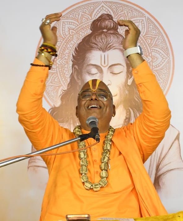 मंदिरों से लेकर भंडारों तक उमड़ा भक्तिभाव