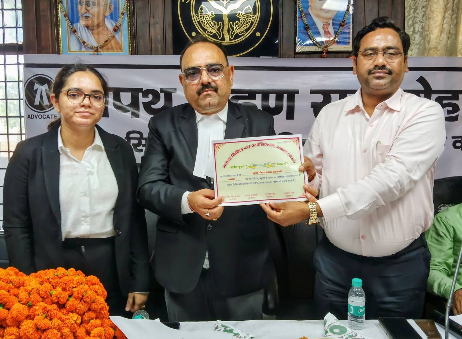 मवाना सिविल बार एसोसिएशन के अध्यक्ष के शपथ ग्रहण समारोह में उपस्थित अधिवक्ता आदि। (मवाना) मवाना सिविल बार एसोसिएशन के अध्यक्ष के शपथ ग्रहण समारोह में उपस्थित अधिवक्ता आदि। (मवाना)