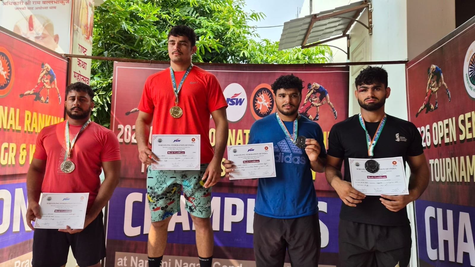 नंदिनीनगर स्पोर्ट्स स्टेडियम में आयोजित राष्ट्रीय कुश्ती प्रतियोगिता में सम्मानित किए गए पहलवा