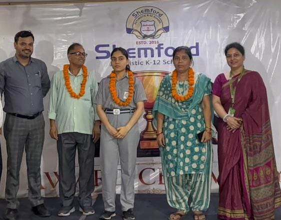 औरैया शहर के जालौन सड़क स्थित बीबीएस स्मृति विद्यापीठ की छात्रा कृष्टि चौहान ने 99.20 प्रतिशत अ औरैया शहर के जालौन सड़क स्थित बीबीएस स्मृति विद्यापीठ की छात्रा कृष्टि चौहान ने 99.20 प्रतिशत अ
