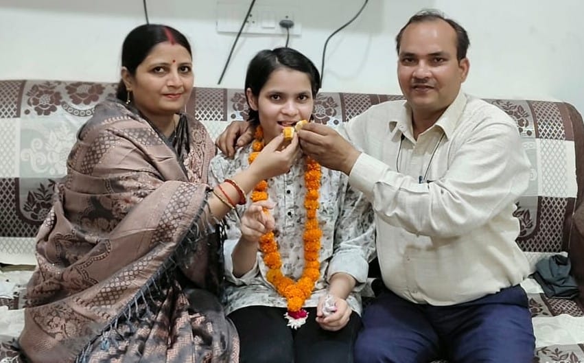 औरैया शहर के जालौन सड़क स्थित बीबीएस स्मृति विद्यापीठ की छात्रा कृष्टि चौहान ने 99.20 प्रतिशत अ औरैया शहर के जालौन सड़क स्थित बीबीएस स्मृति विद्यापीठ की छात्रा कृष्टि चौहान ने 99.20 प्रतिशत अ