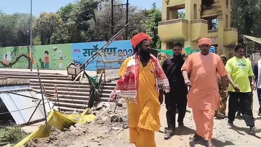 पहले आचमन किया फिर देखे काम