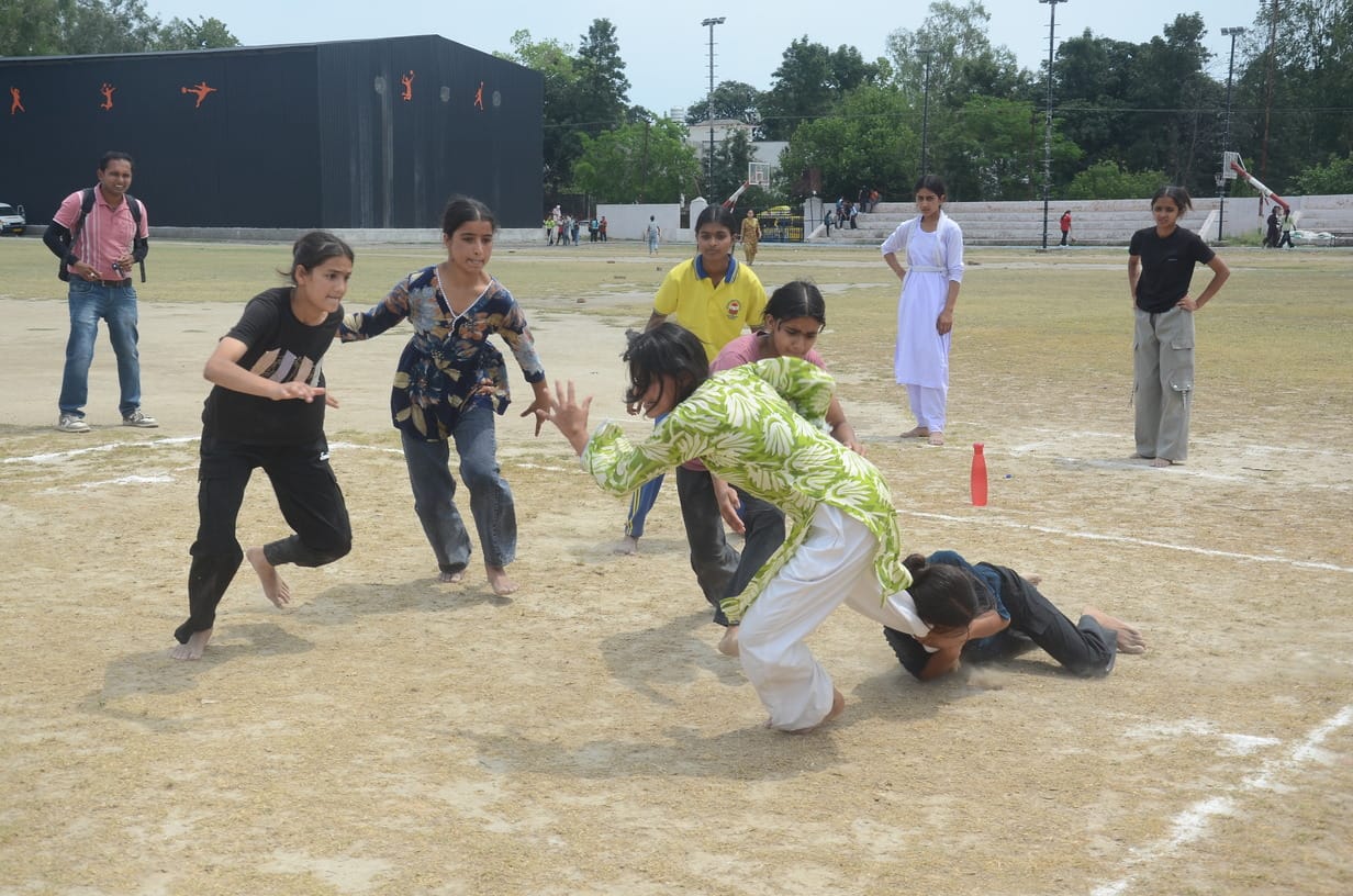 युवा सेवाएं एवं खेल विभाग की ओर से जिला स्पोर्ट्स स्टेडियम में आयोजित प्रतियोगिताएं