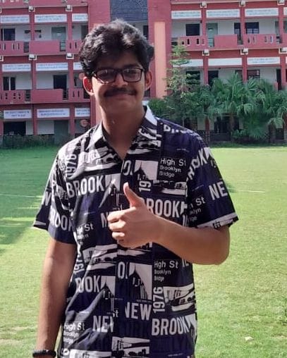 12वीं का रिजल्ट आने के बाद दून इंटरनेशनल स्कूल में खुशी मनाते छात्र-छात्राएं। स्रोत : विद्यालय 12वीं का रिजल्ट आने के बाद दून इंटरनेशनल स्कूल में खुशी मनाते छात्र-छात्राएं। स्रोत : विद्यालय