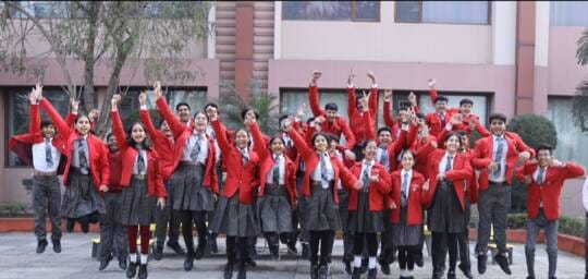 बुढ़ाना। लविश की मिठाई खिलाते पिता हारूण अली। स्रोत परिजन