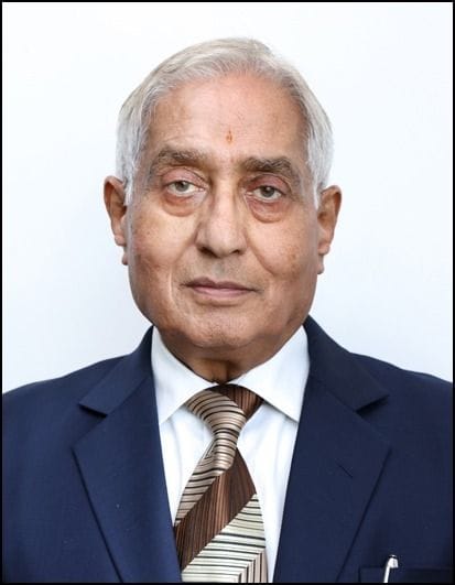 एटा के घंटाघर निवासी निर्मला राठी और उनका परिवार के सदस्य। स्रोत स्वयं एटा के घंटाघर निवासी निर्मला राठी और उनका परिवार के सदस्य। स्रोत स्वयं