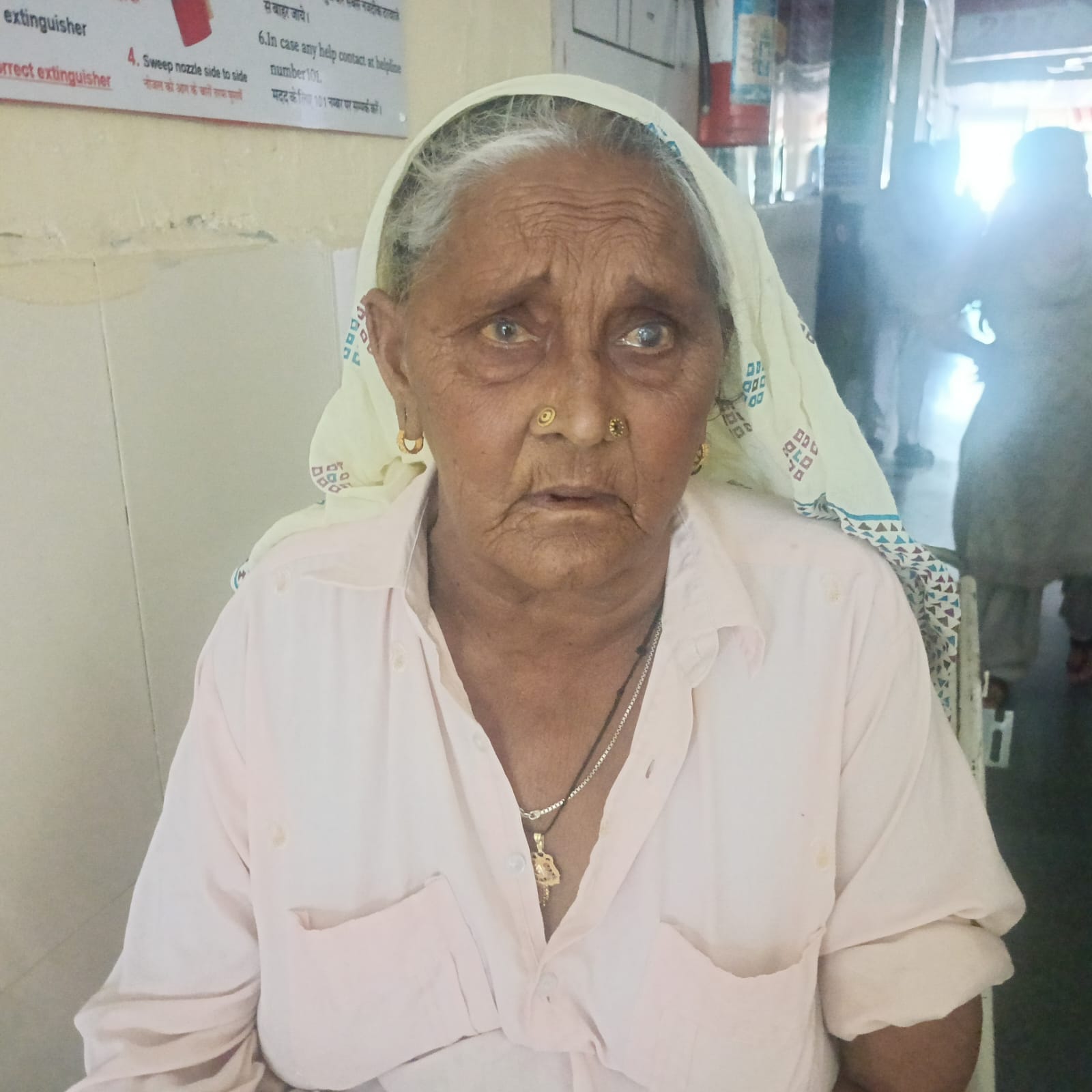 लाइट न आने से बंद पड़ी लैब में मशीन। संवाद लाइट न आने से बंद पड़ी लैब में मशीन। संवाद